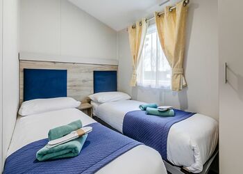 Holywell 2 Bed Hot Tub - St Agnes Holiday Park, Blackwater, St Agnes