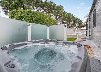 Porthtowan Platinum 3 Bed Hot Tub - St Agnes Holiday Park, Blackwater, St Agnes