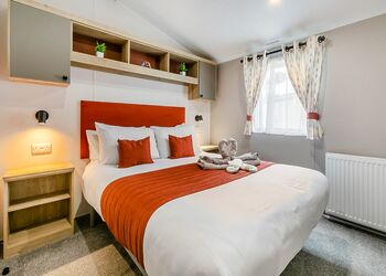 Porthtowan Platinum 2 Bed Hot Tub - St Agnes Holiday Park, Blackwater, St Agnes