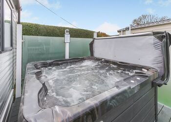 Porthtowan Platinum 2 Bed Hot Tub (Pet) - St Agnes Holiday Park, Blackwater, St Agnes