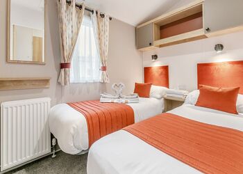 Porthtowan Platinum 2 Bed Hot Tub (Pet) - St Agnes Holiday Park, Blackwater, St Agnes