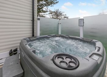 Chapel Porth Deluxe 2 Bed Hot Tub (Pet) - St Agnes Holiday Park, Blackwater, St Agnes