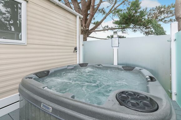 Fistral 2 Bed Hot Tub (Pet) - St Agnes Holiday Park, Blackwater, St Agnes