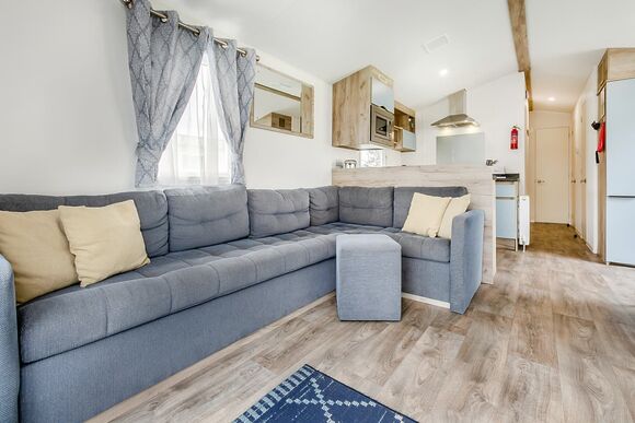 Fistral Deluxe 3 Bed Hot Tub (Pet) - St Agnes Holiday Park, Blackwater, St Agnes