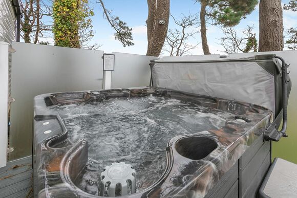 Chapel Porth Deluxe 2 Bed Hot Tub - St Agnes Holiday Park, Blackwater, St Agnes