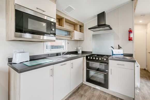 Holywell 2 Bed Hot Tub - St Agnes Holiday Park, Blackwater, St Agnes