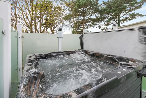 Porthtowan Platinum 2 Bed Hot Tub - St Agnes Holiday Park, Blackwater, St Agnes