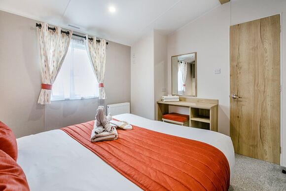 Porthtowan Platinum 2 Bed Hot Tub - St Agnes Holiday Park, Blackwater, St Agnes