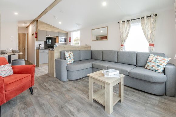 Porthtowan Platinum 2 Bed Hot Tub (Pet) - St Agnes Holiday Park, Blackwater, St Agnes