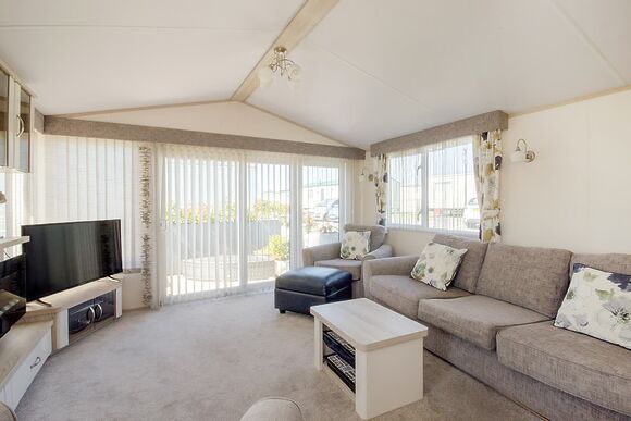 Platinum 2 Caravan with Decking Sleeps 4 - Sand le Mere Holiday Village, Tunstall, Nr Withernsea