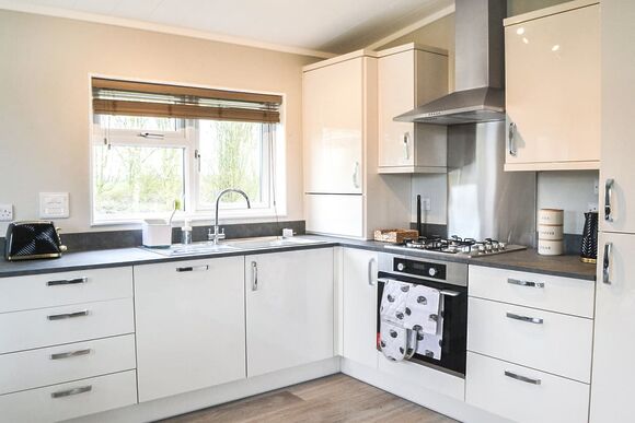 Oak Accessible Lodge - Saxon Mound, Elsworth, near Cambridge