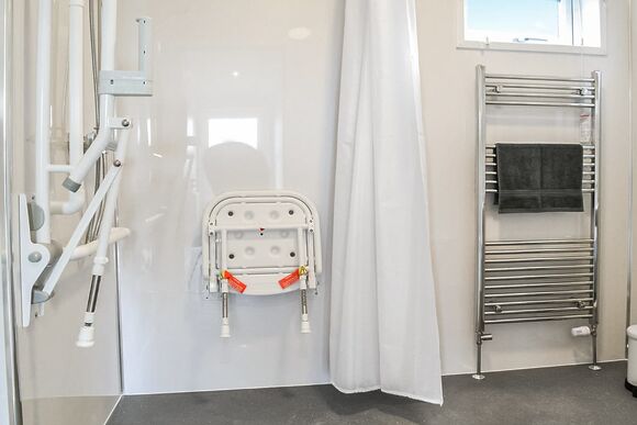 Oak Accessible Lodge - Saxon Mound, Elsworth, near Cambridge