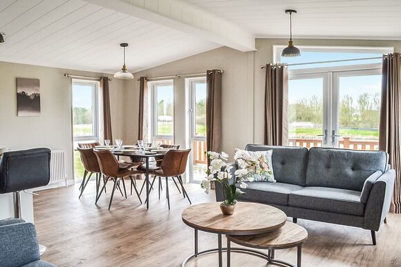 Maple Lodge - Saxon Mound, Elsworth, near Cambridge