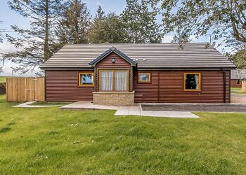 Lyle Executive Lodge - St Andrews Forest Lodges, Kincaple, St Andrews