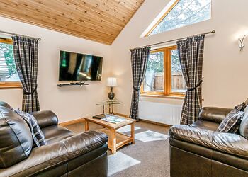Lyle Executive Lodge - St Andrews Forest Lodges, Kincaple, St Andrews