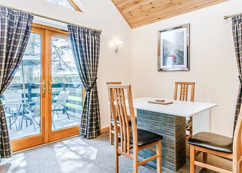 Lyle Executive Lodge - St Andrews Forest Lodges, Kincaple, St Andrews