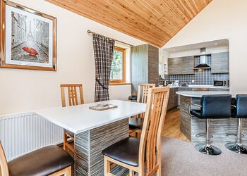 Lyle Executive Lodge - St Andrews Forest Lodges, Kincaple, St Andrews