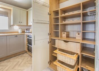 Deluxe Lodge, parking, ensuite, decking & hot tub - Sandford, Sandford, Poole