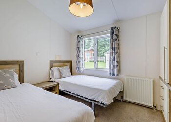 Prestige Lodge, parking, ensuite, decking & HT - Sandford, Sandford, Poole