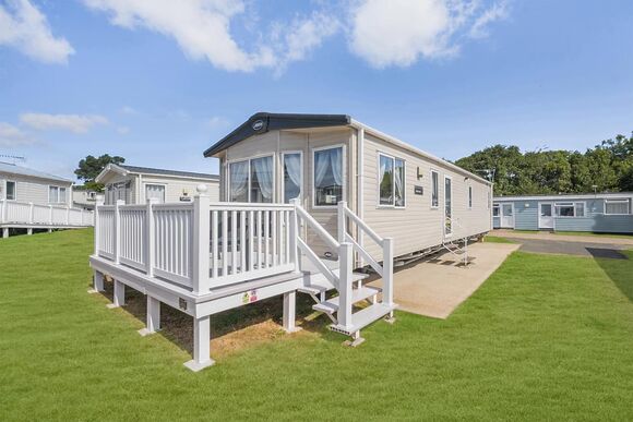 Gold Caravan with decking - Sandford, Sandford, Poole