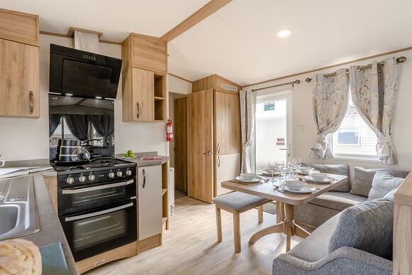 Gold Caravan with decking - Sandford, Sandford, Poole