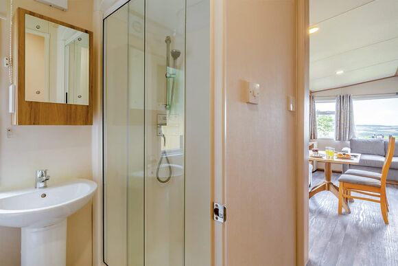 Silver 2 Bedroom Caravan, Sleeps 6 - Sandford, Sandford, Poole