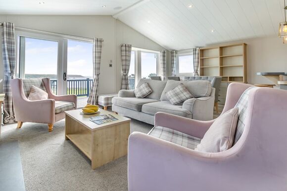 Deluxe Lodge, parking, ensuite, decking & hot tub - Sandford, Sandford, Poole