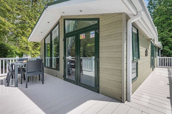 Superior Lodge with parking & decking - Sandford, Sandford, Poole