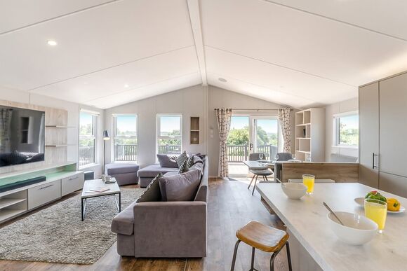 Prestige Accessible, parking, ensuite, deck & HT - Sandford, Sandford, Poole