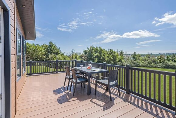 Prestige Accessible, parking, ensuite, deck & HT - Sandford, Sandford, Poole