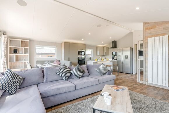 Prestige Accessible, parking, ensuite, deck & HT - Sandford, Sandford, Poole