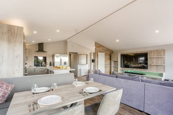 Prestige Accessible, parking, ensuite, deck & HT - Sandford, Sandford, Poole