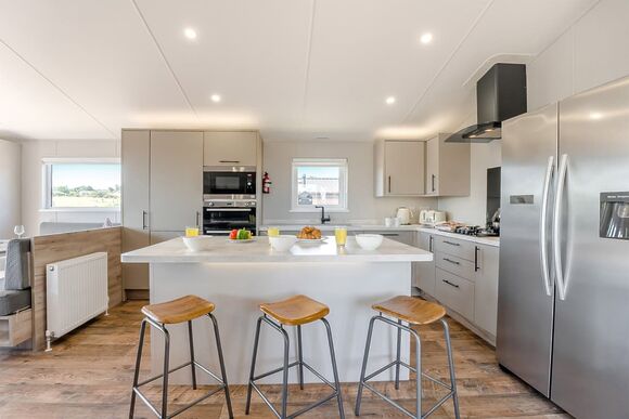 Prestige Accessible, parking, ensuite, deck & HT - Sandford, Sandford, Poole