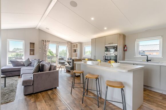 Prestige Accessible, parking, ensuite, deck & HT - Sandford, Sandford, Poole