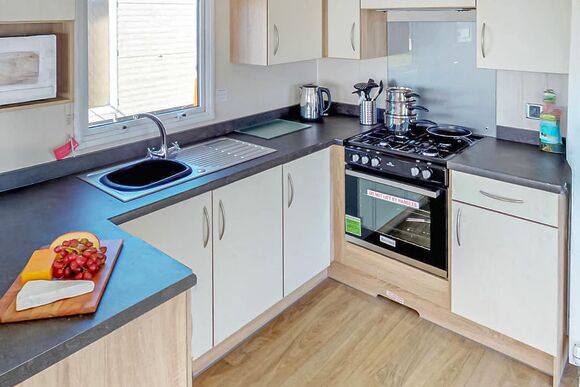 Gold  2 Caravan with Decking - Par Sands, Par