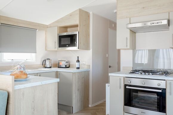 Gold  3 Pet Friendly Caravan - Par Sands, Par