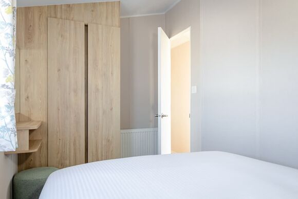 Gold  3 Pet Friendly Caravan - Par Sands, Par