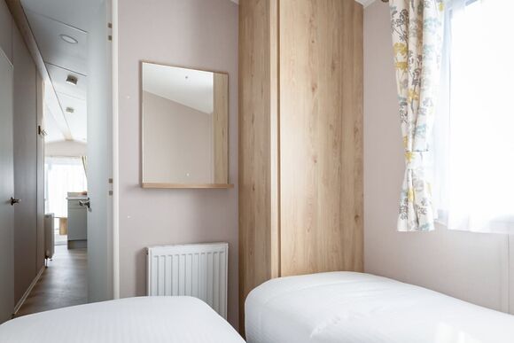 Gold  3 Pet Friendly Caravan - Par Sands, Par