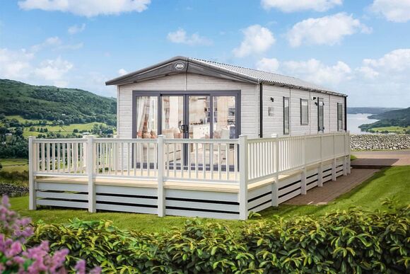 Platinum 2 Pet Friendly Caravan with Decking sleeps 4 - Par Sands, Par