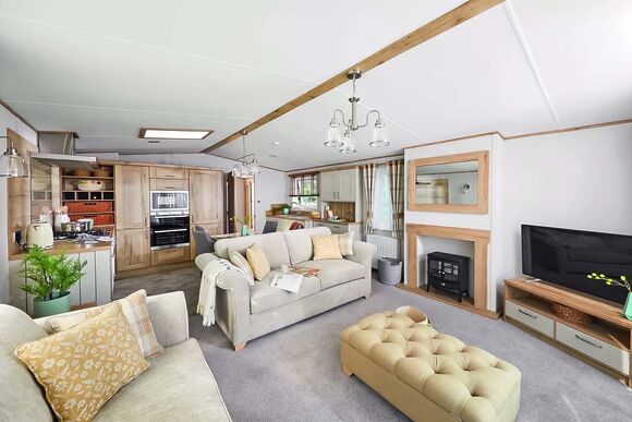 Platinum 2 Pet Friendly Caravan with Decking sleeps 4 - Par Sands, Par