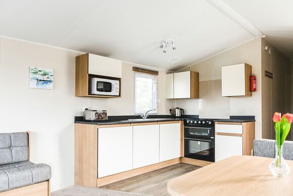 Silver  2 Caravan - Par Sands, Par