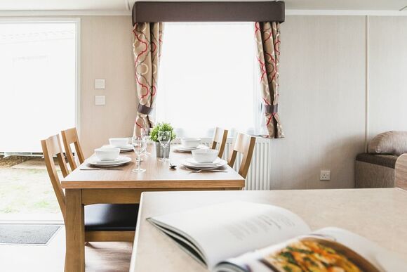 Silver  3 Bedroom Pet Friendly Caravan - Par Sands, Par