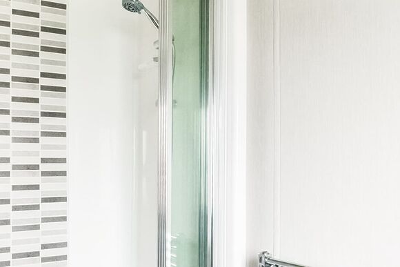 Silver  3 Bedroom Pet Friendly Caravan - Par Sands, Par