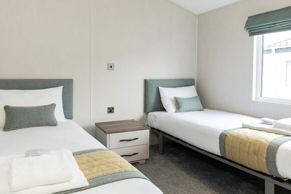 Platinum 2 Lodge with decking - Par Sands, Par