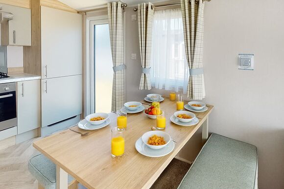 Gold  3 Caravan (Pet) - Par Sands, Par