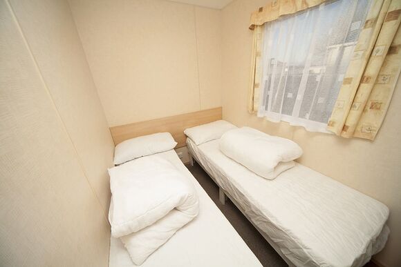 Silver  3 Caravan with Decking (Pet) sleeps 6 - Par Sands, Par