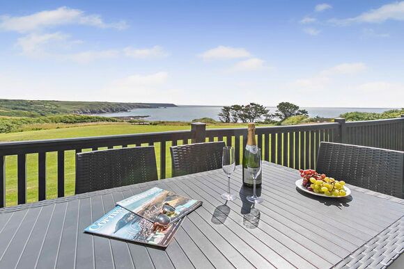 Bronze Caravan with parking, decking & sea view P, Bronze Caravan with parking, decking & sea view - Sea Acres, Kennack Sands, The Lizard