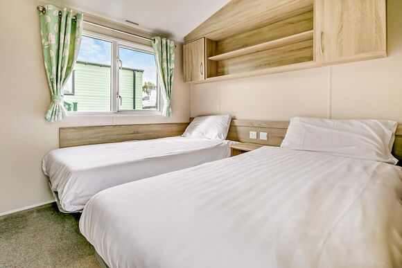 Bronze Caravan with parking, decking & sea view, Bronze Caravan with parking, decking & sea view P - Sea Acres, Kennack Sands, The Lizard