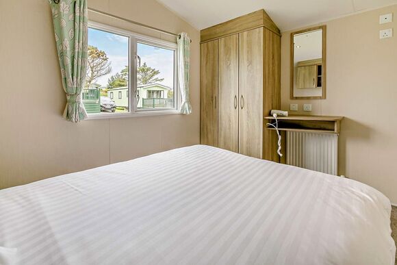 Bronze 2 Bedroom Caravan, Sleeps 6, Bronze 2 Bedroom Caravan, Sleeps 6. With parking - Sea Acres, Kennack Sands, The Lizard