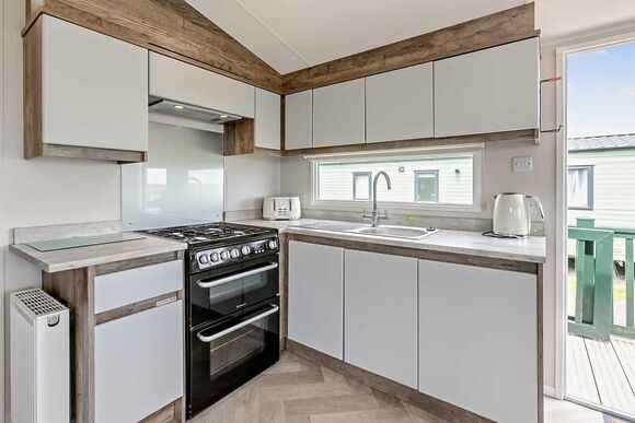 Gold Premium 3 Bedroom Caravan, Sleeps 8. With parking & decking, Gold Premium 3 Caravan, slps 8, parking & decking P - Sea Acres, Kennack Sands, The Lizard